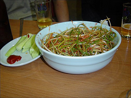 이집 맛의 비결은 싱싱한 재료와 매운 맛이 나는 고춧가루를 쓰지 않는 것에 있다 